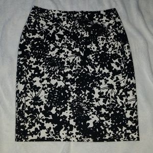 Banana republic blk/white floral skirt